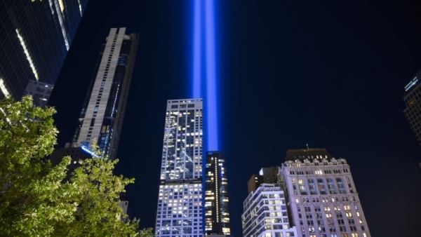 Две колонны света поднялись над Манхэттеном в знак памяти о жертвах терактов 11 сентября