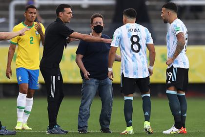Полиция прервала матч Аргентины и Бразилии из-за не прошедших карантин игроков