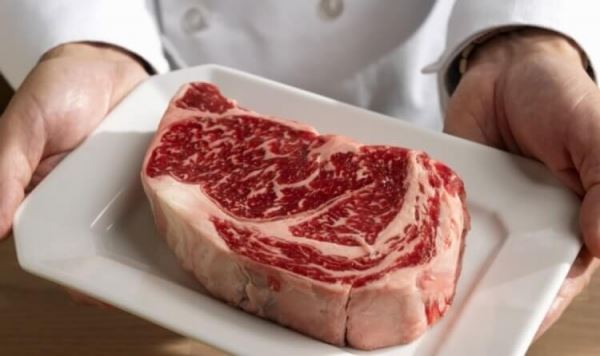 В Японии «напечатали» искусственную мраморную говядину