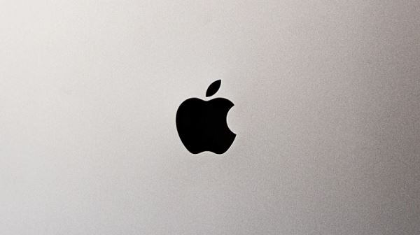 Apple хочет удержать своих сотрудников до и после праздников: работникам Apple Store и AppleCare выплатят бонусы до 1000 долларов