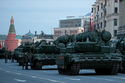 В Госдуме назвали «ахинеей» желание главкома ВСУ прокатиться на танке по Москве